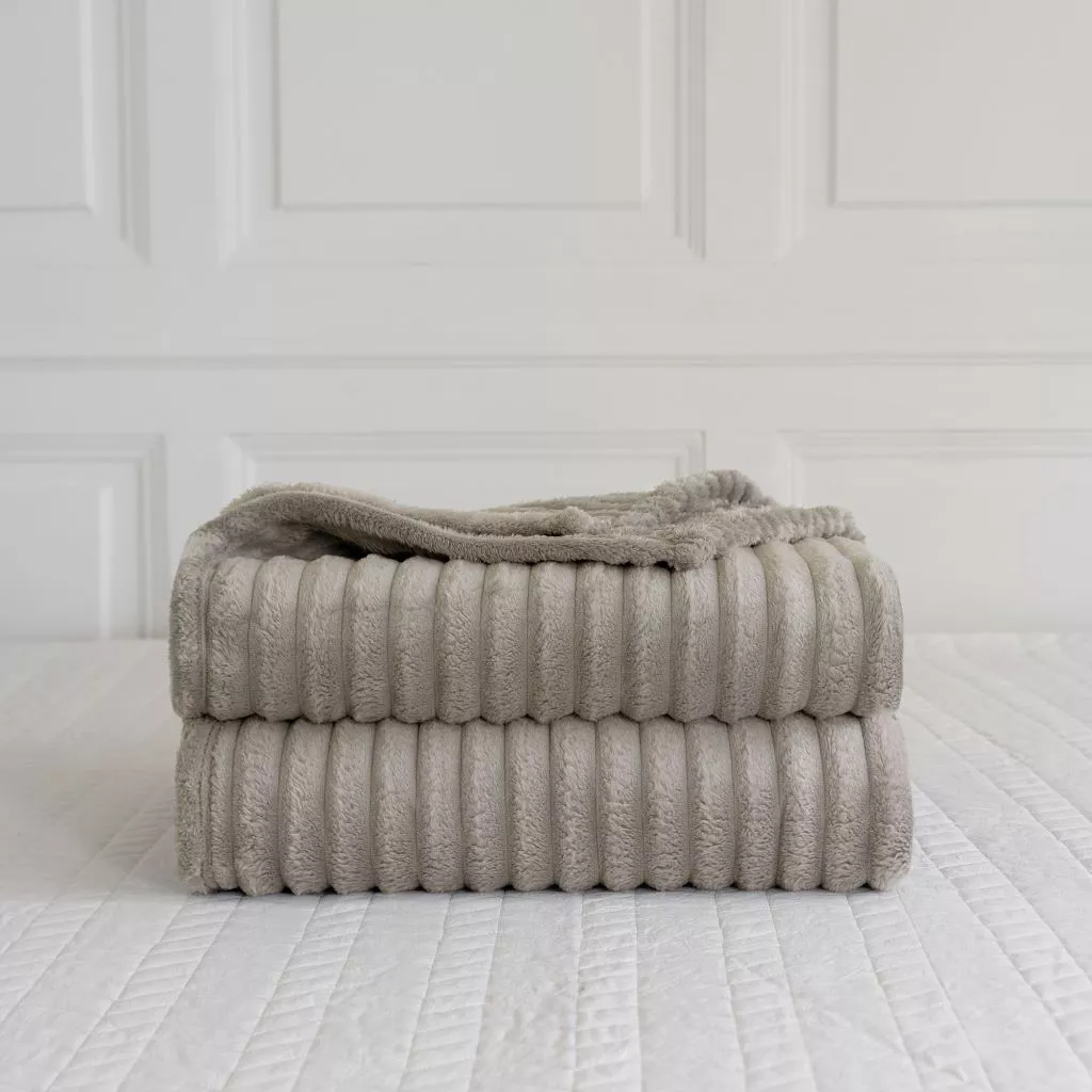 Ribbed Throws Fleece Blanket Chunky Cord Faux Fur Large Size Sofa Bed Corded