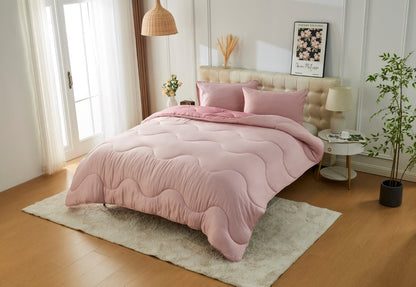 Double size reversible coverless quilt on a double bed