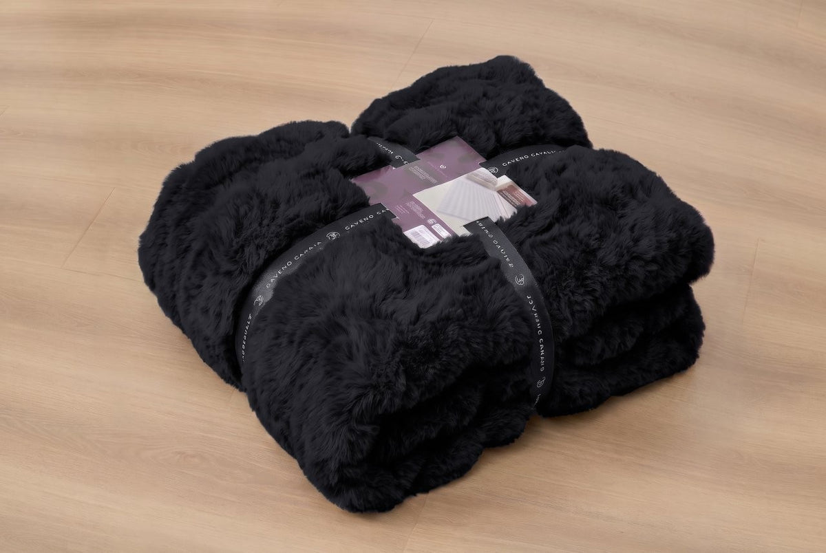 160x230 cm faux fur rug as a living room centrepiece