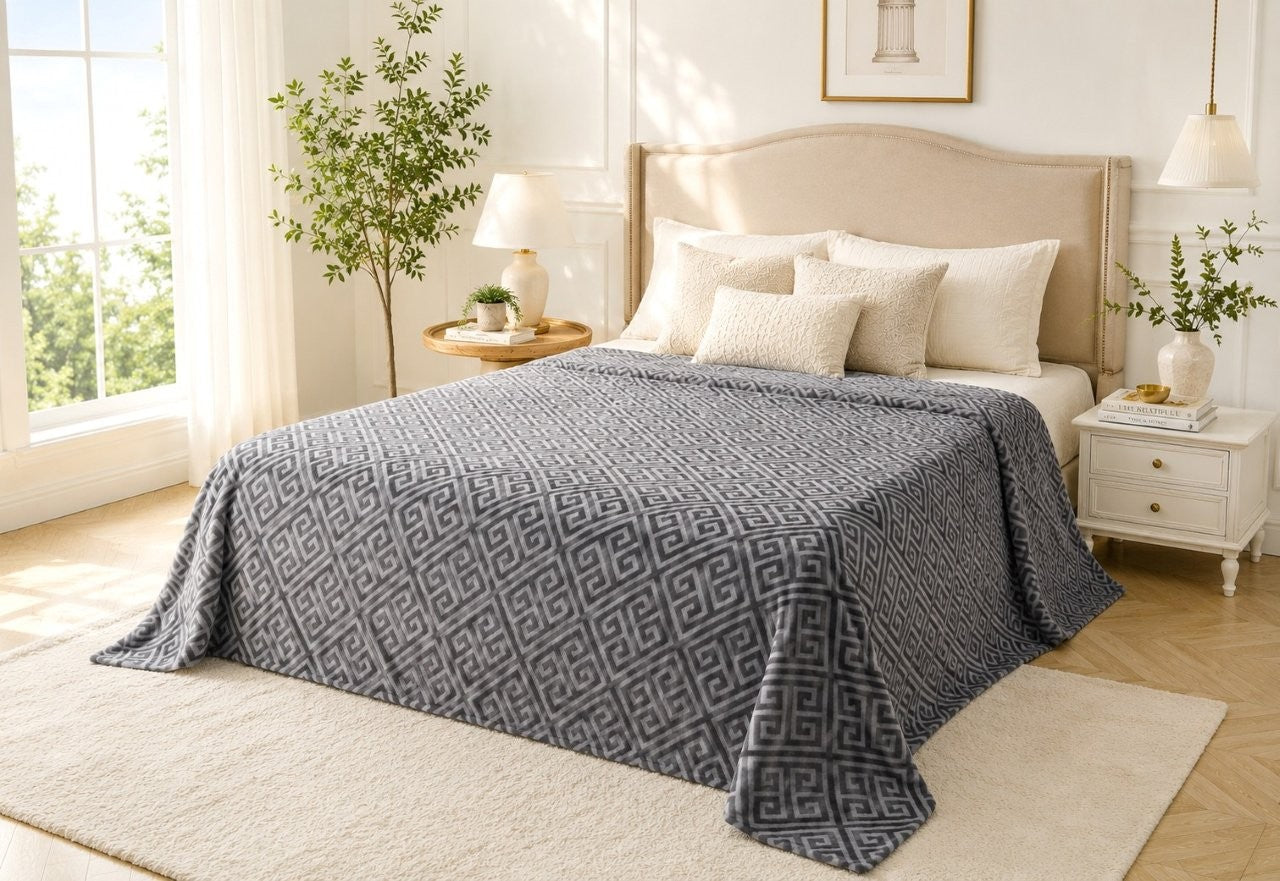 Luxury Greek Key Fleece Throw Blanket – Reversible Warm Cosy Sofa Bed Throw Blanket