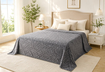Luxury Greek Key Fleece Throw Blanket – Reversible Warm Cosy Sofa Bed Throw Blanket
