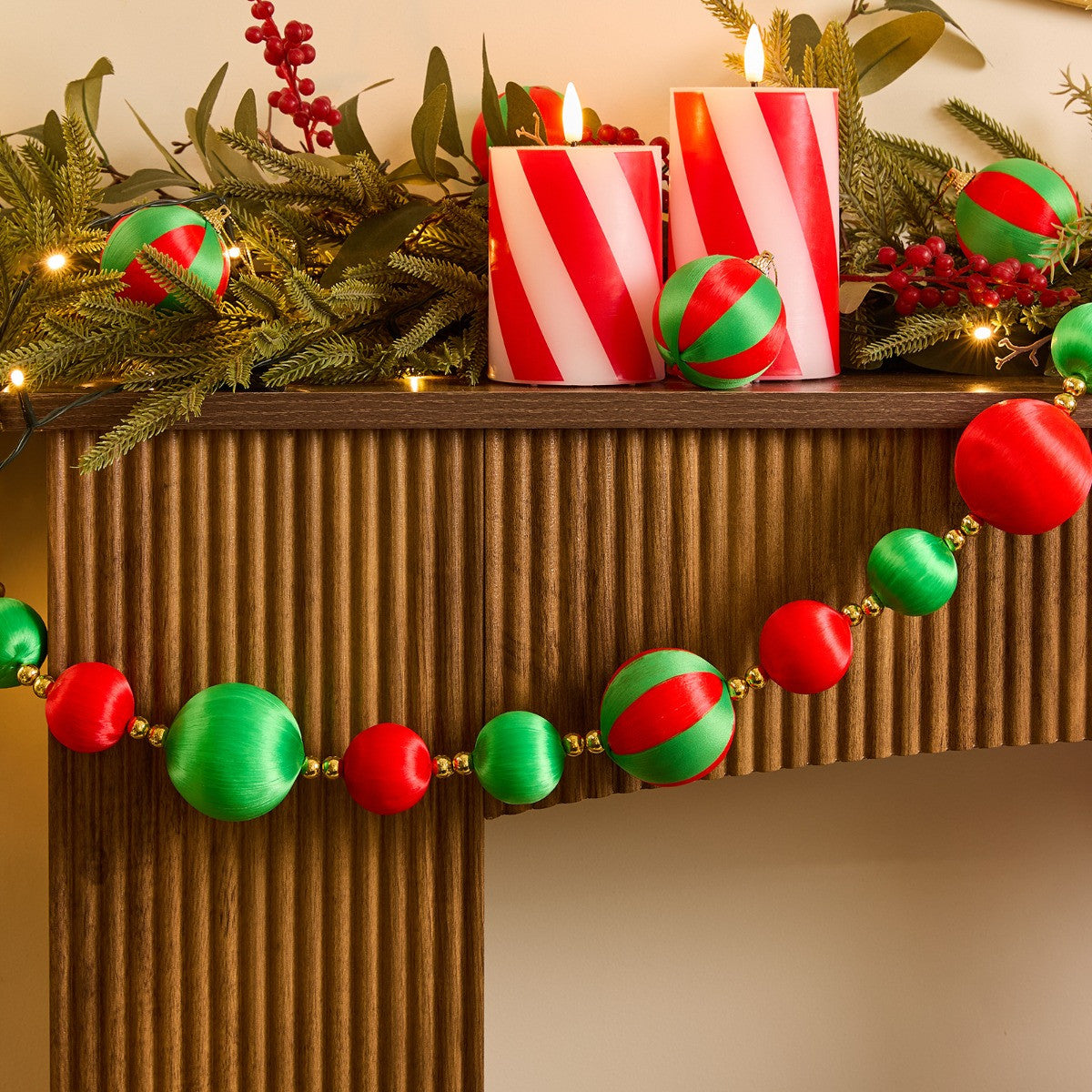 Red green striped baubles 8 pack and garland set - classic Christmas tree decoration