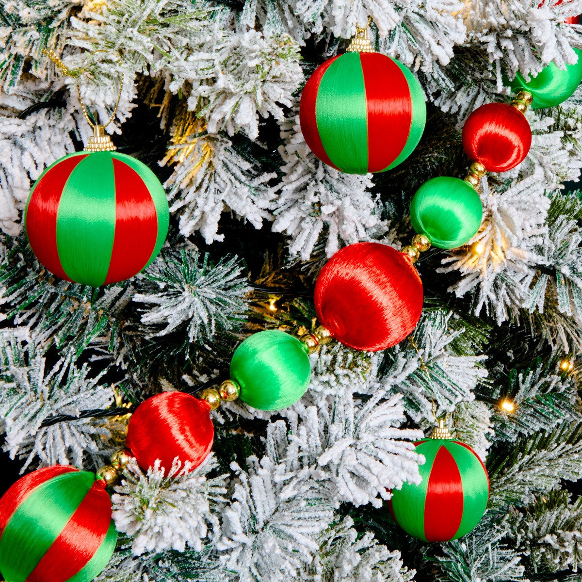 Striped 6cm bauble close-up satin finish - classic Christmas ornament