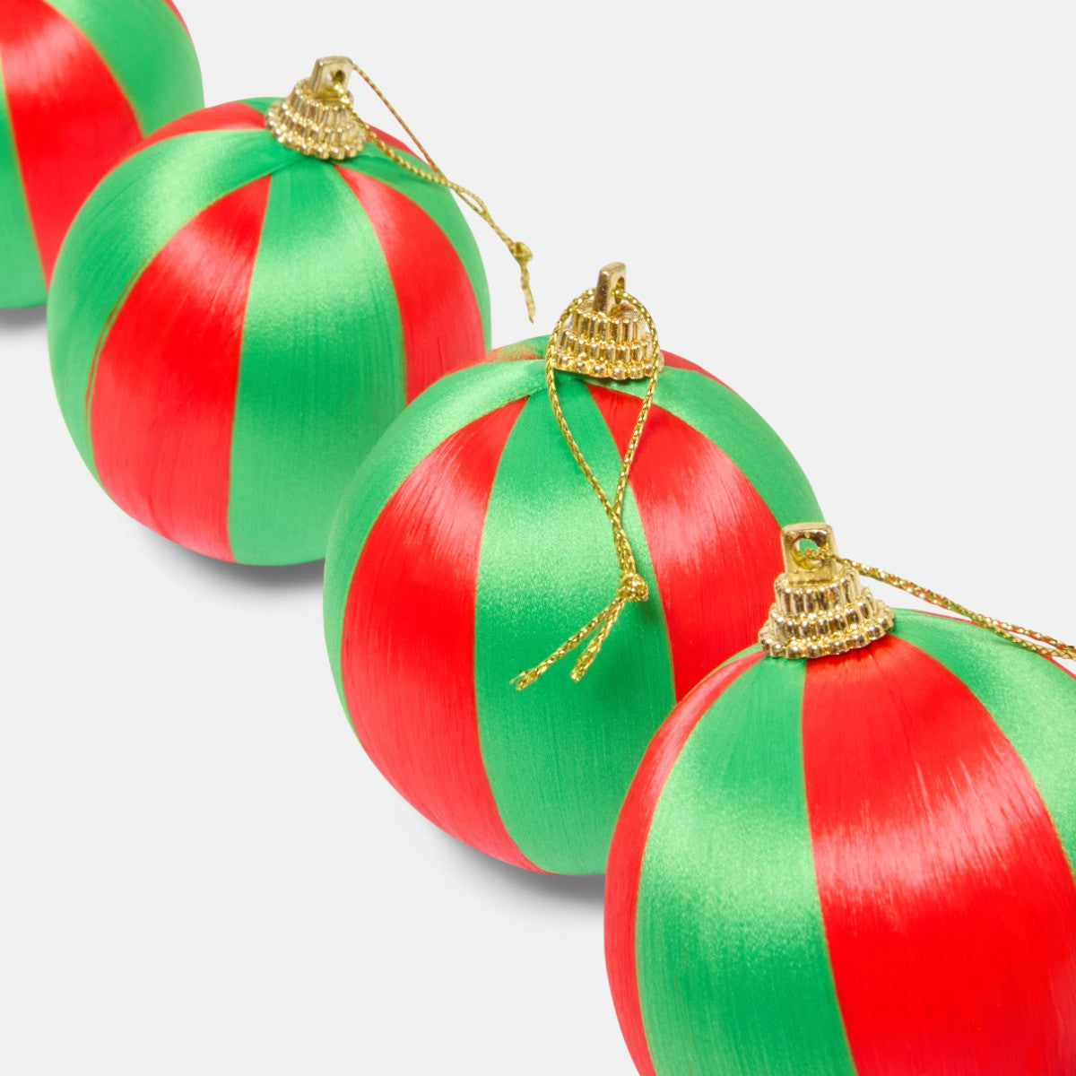 Nimora Home red green Christmas bauble set full product view